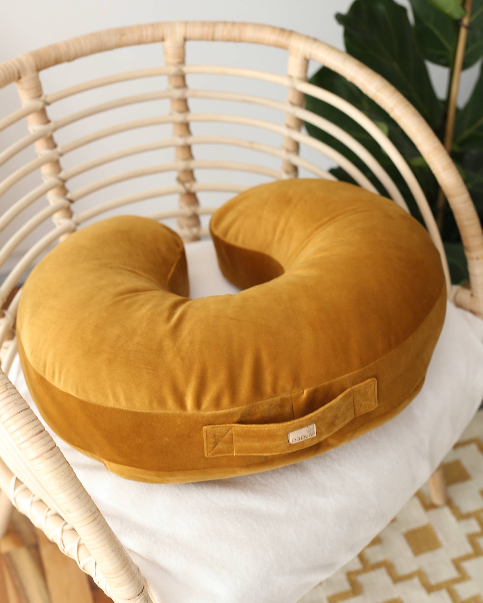 Babyly - Velvet Nursing Pillow