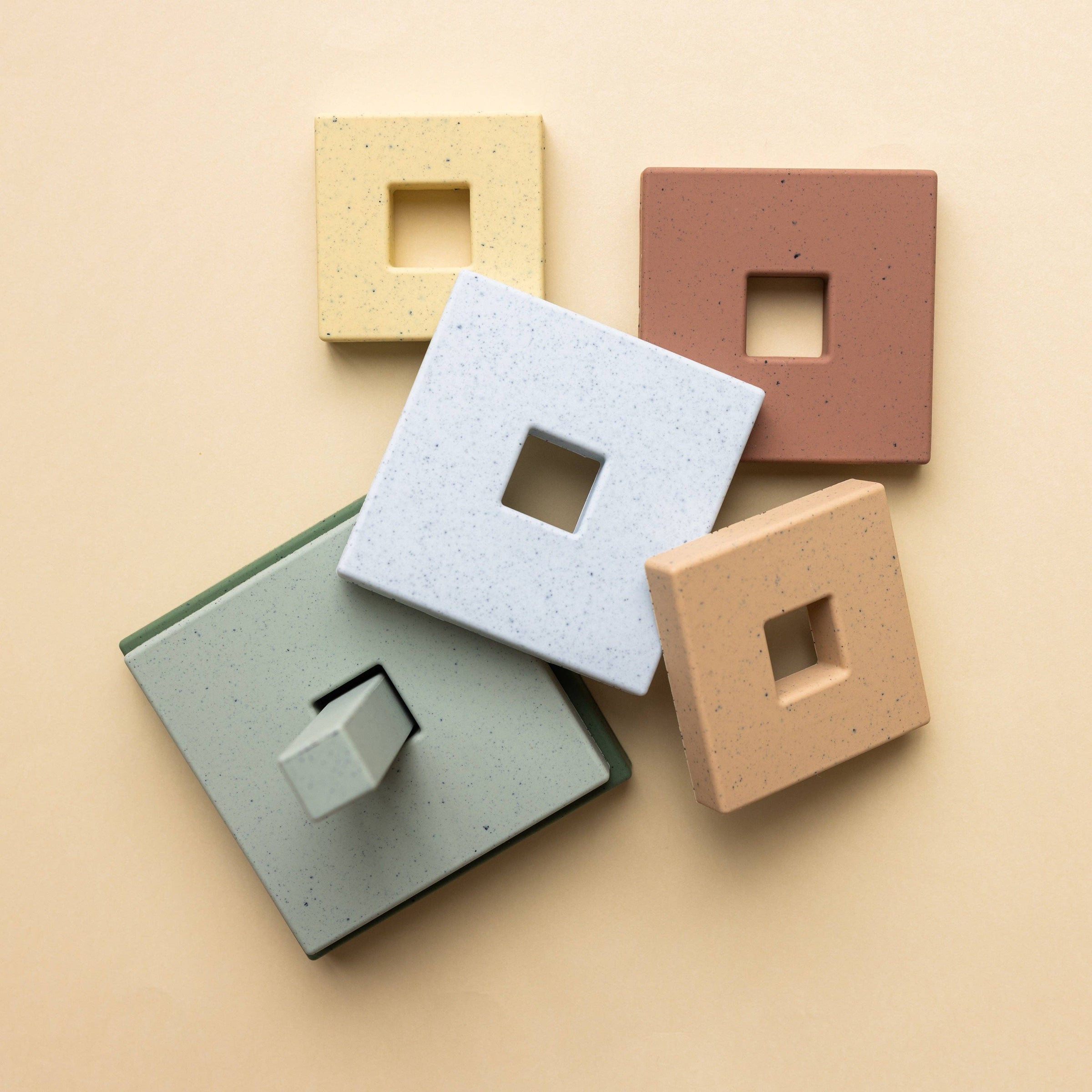 Stacking tower - Speckle dark