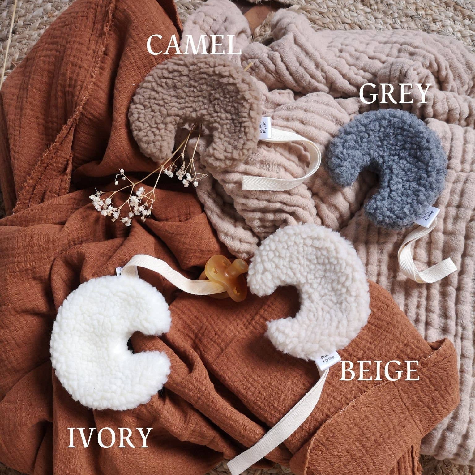 Moon-shaped pacifier clip