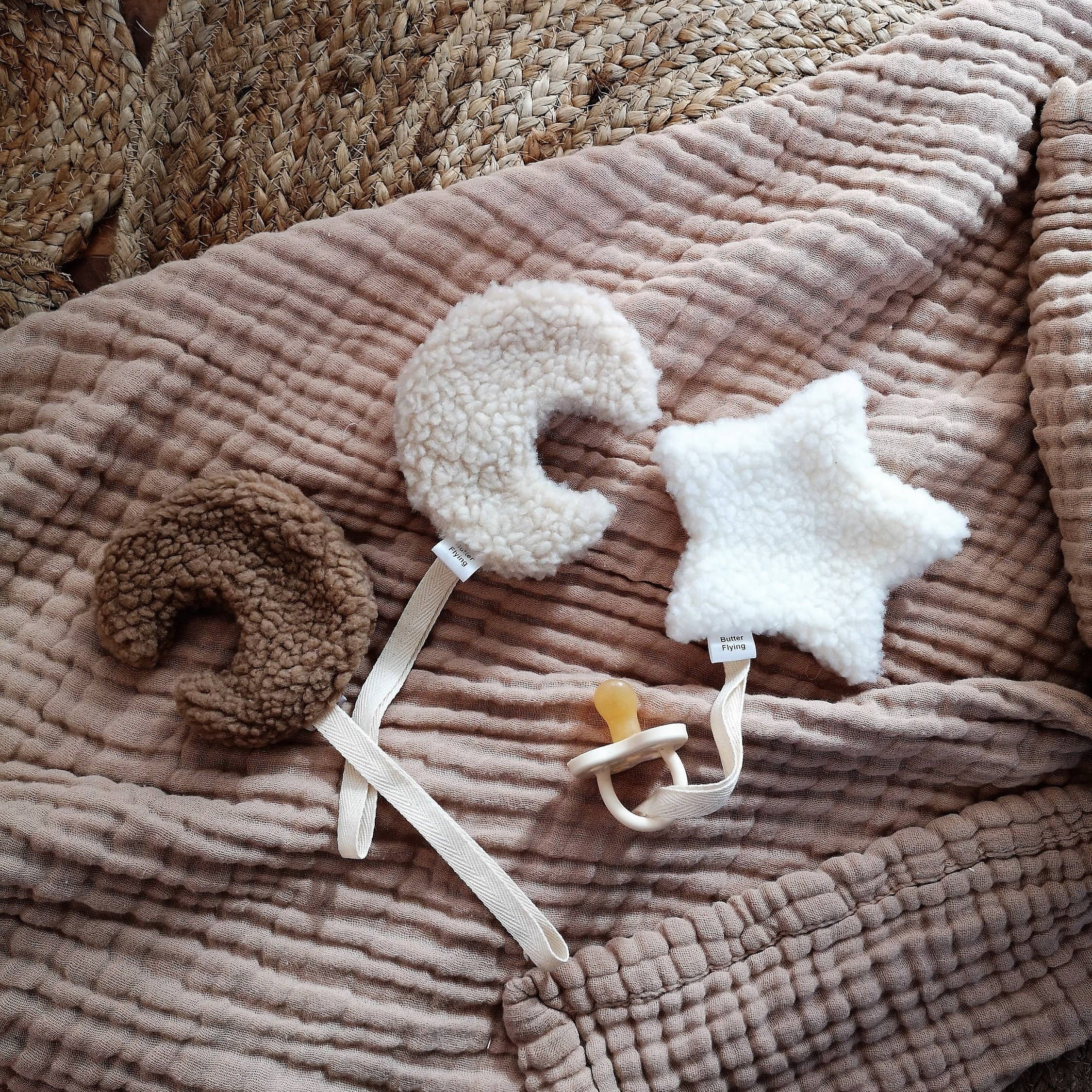 Moon-shaped pacifier clip