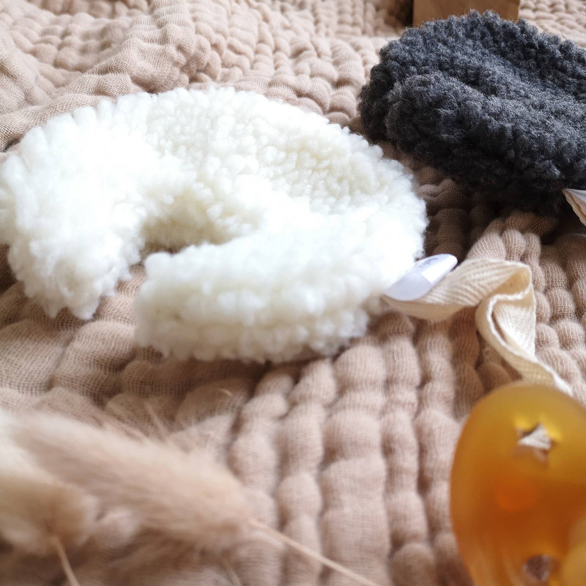 Moon-shaped pacifier clip