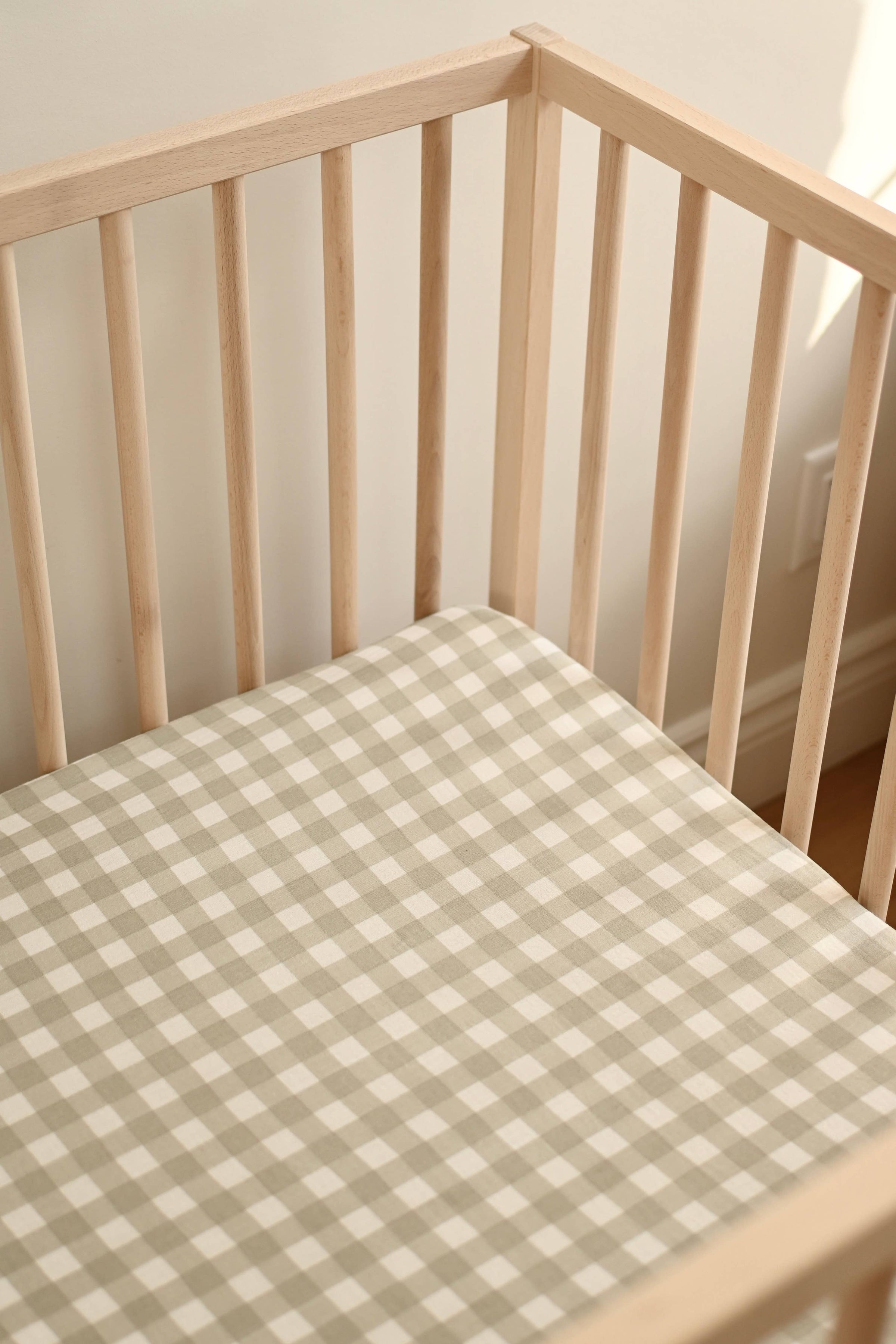 Crepe standard crib sheet - Sage gingham