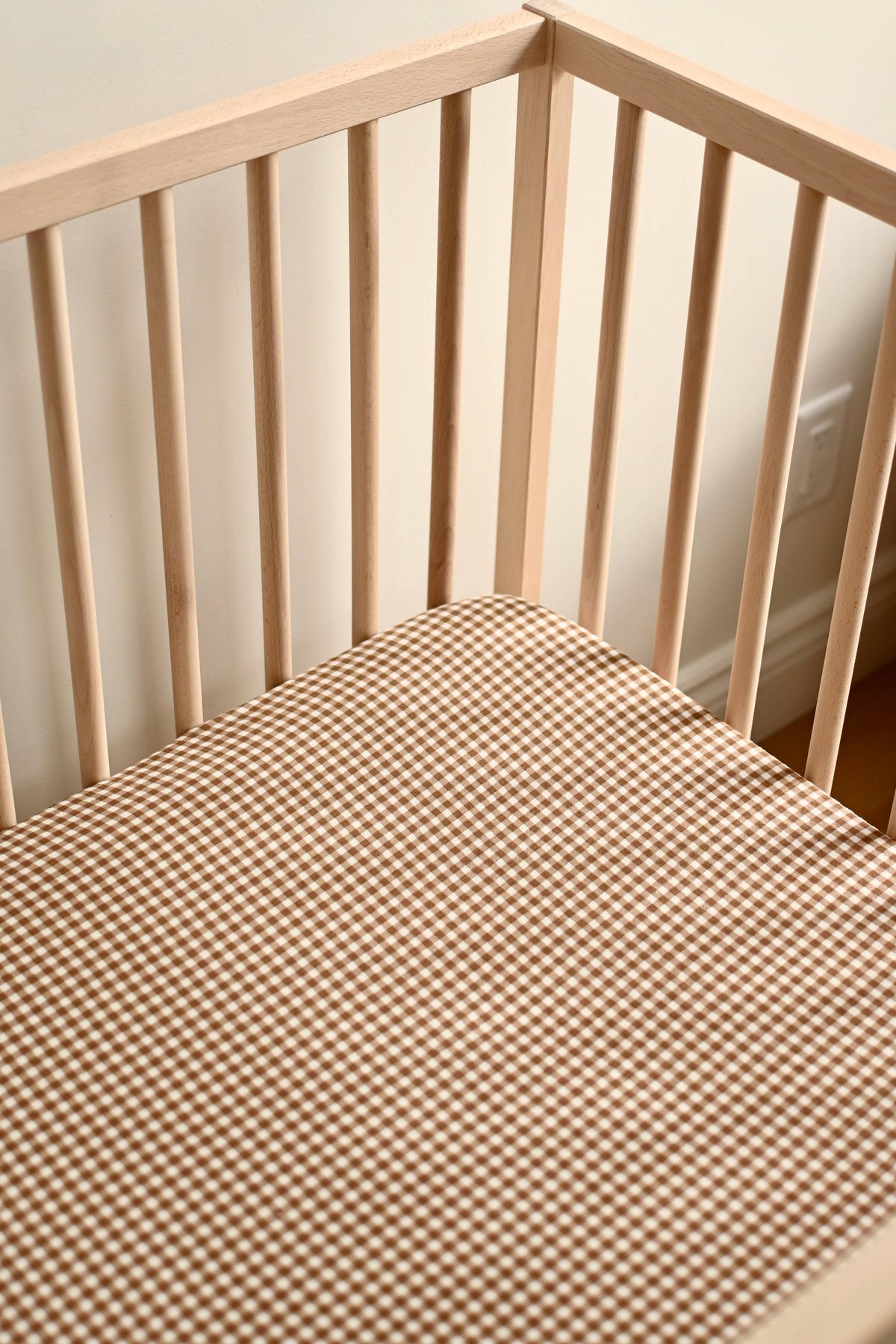 Crepe standard crib sheet - Latte