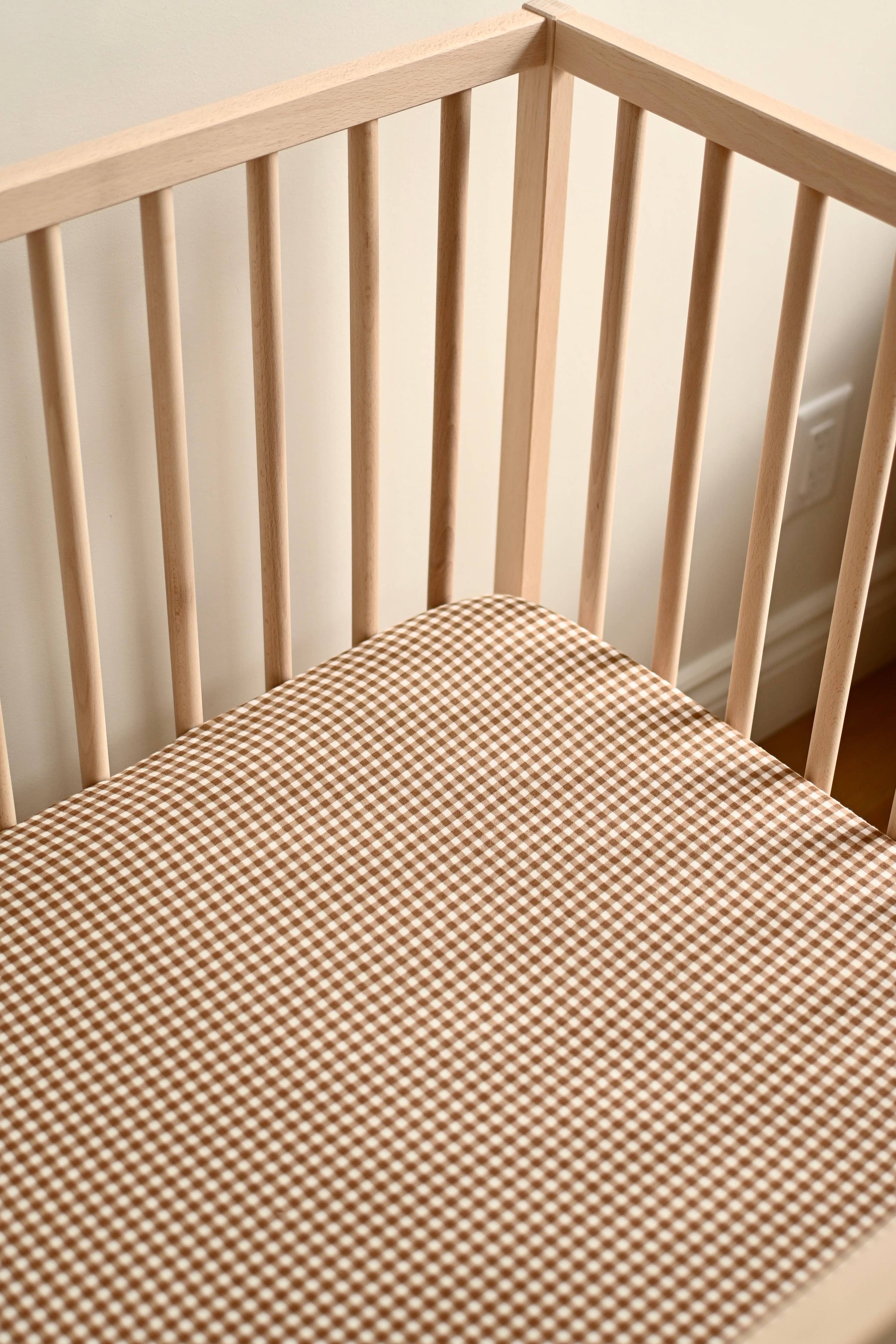 Crepe standard crib sheet - Latte