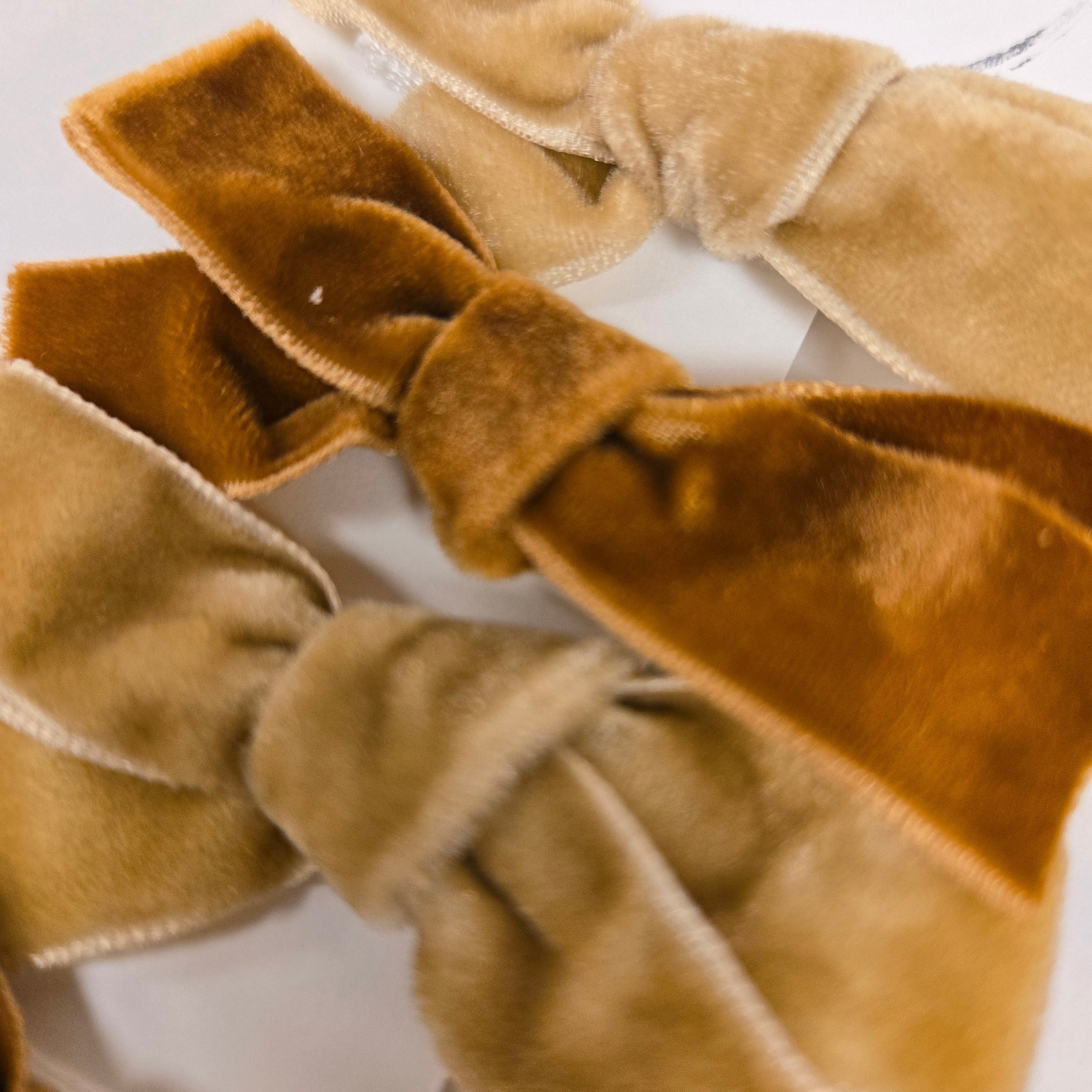 BTB - Small Velvet Bow Clip