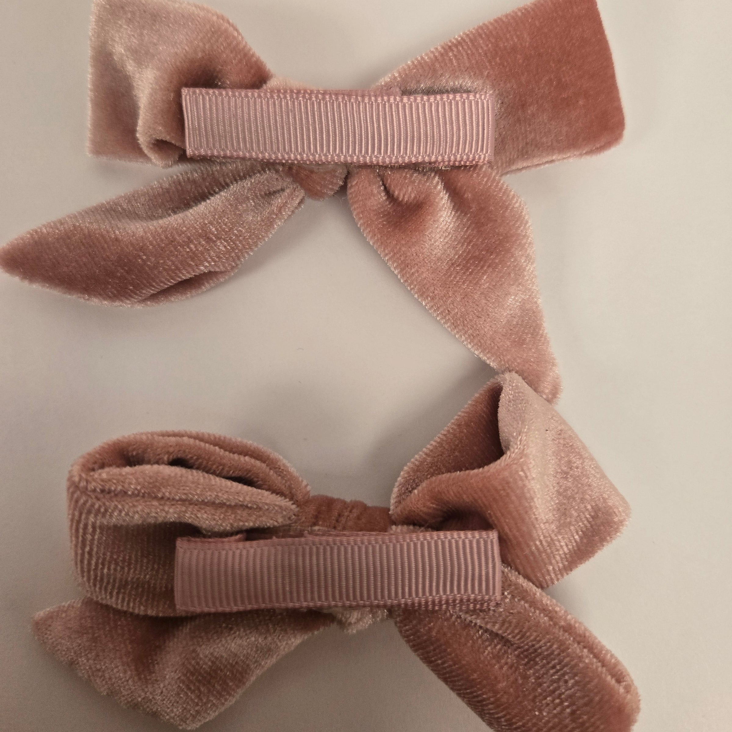 BTB - Velvet Bow Clip